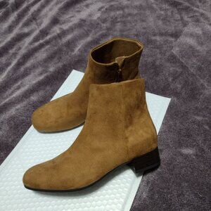 Time and Tru Women's Faux Suede Ankle Boots Memory Foam Low Heel Zip up sz 9 New